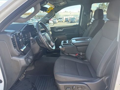 Used 2025 Chevrolet Silverado 1500 LT image 3