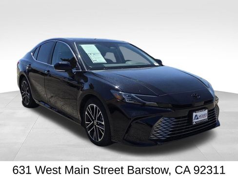 Used 2025 Toyota Camry XLE FWD image 3