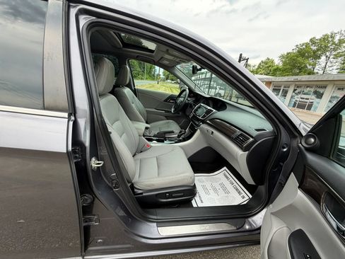 Used 2017 Honda Accord EX-L image 13