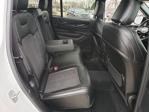 Used 2024 Jeep Grand Cherokee Altitude image 20