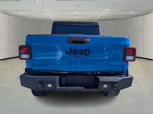 Used 2021 Jeep Gladiator Sport image 4