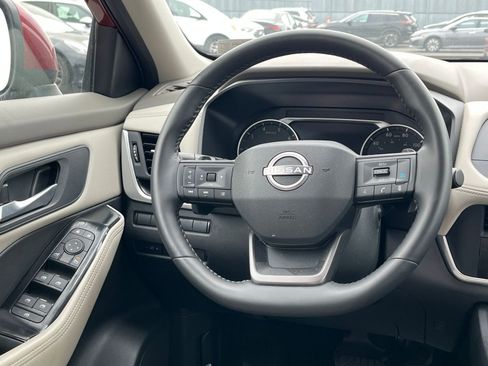 Used 2025 Nissan Rogue SV AWD/4WD image 30