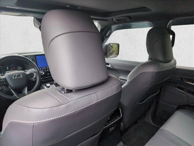 Used 2024 Lexus GX 550 w/ Cold Area Package AWD/4WD image 22