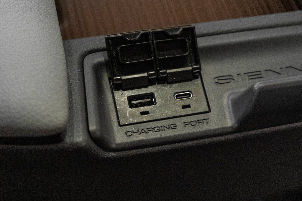 Certified 2024 Toyota Sienna XLE AWD/4WD image 32