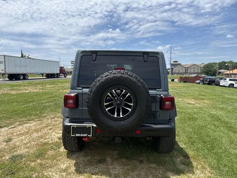 Used 2025 Jeep Wrangler Unlimited Rubicon w/ XTREMEE 35" Tire Package AWD/4WD image 18