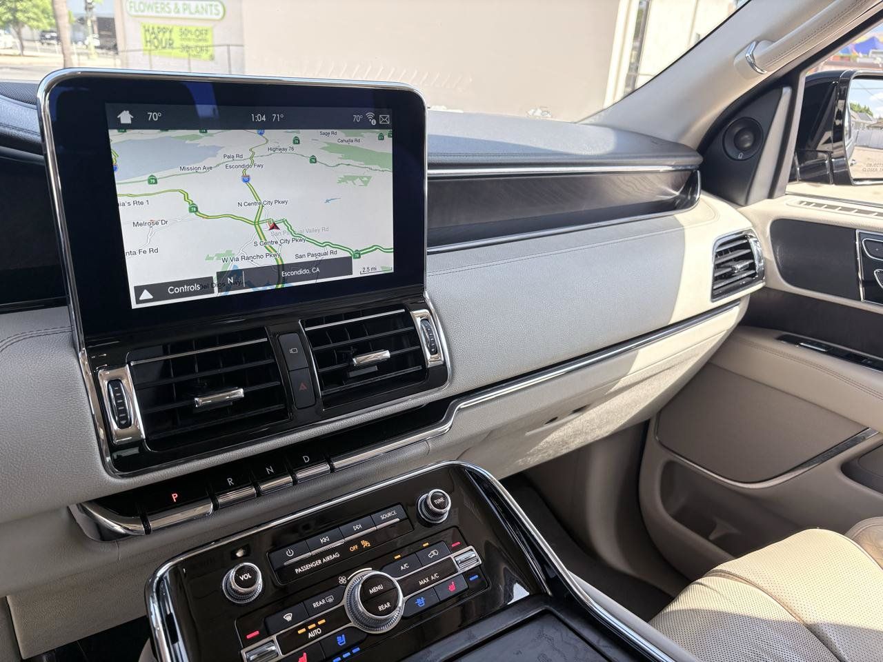 Used 2018 Lincoln Navigator Select w/ Technology Package RWD image 6