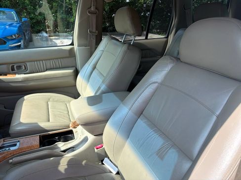 Used 2001 INFINITI QX4 4WD w/ (S02) Sport Pkg image 10