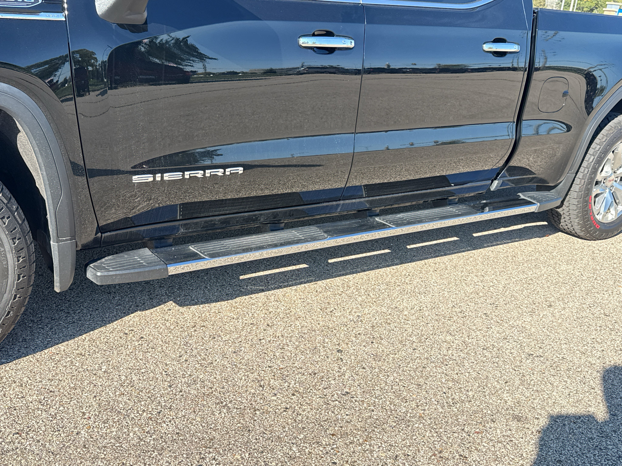 Used 2019 GMC Sierra 1500 SLT w/ SLT Premium Plus Package AWD/4WD image 9