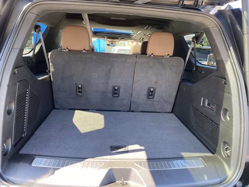 Used 2024 Chevrolet Suburban High Country w/ Premium Package 2 image 5