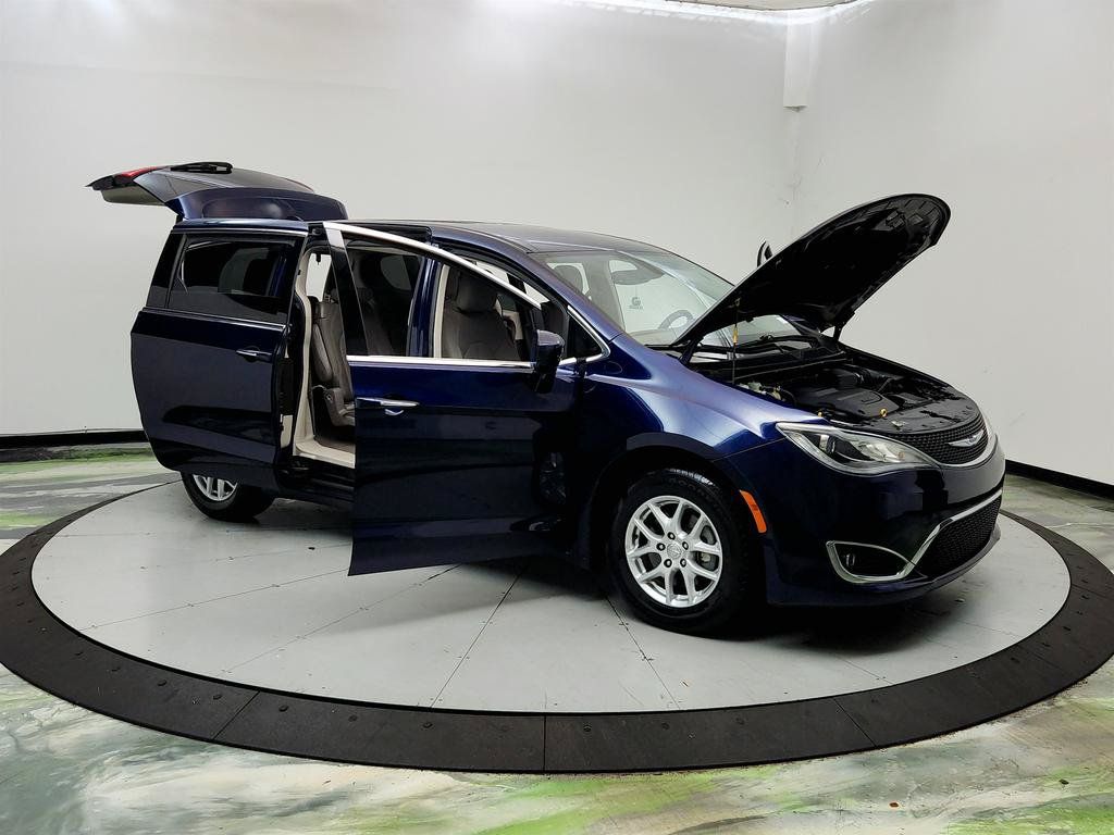 Used 2020 Chrysler Pacifica Touring FWD image 10