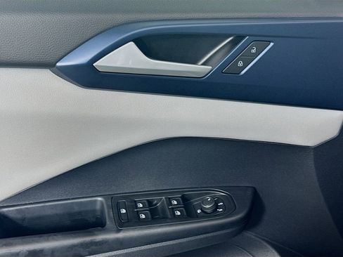 Used 2023 Volkswagen Taos SE image 17