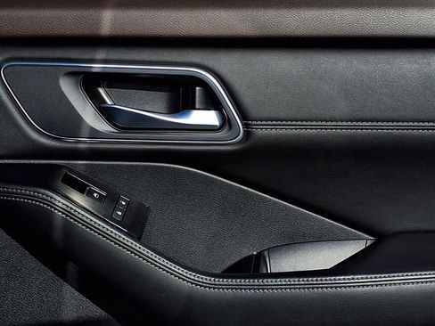 Used 2021 Nissan Rogue SL image 25