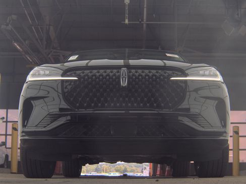 Used 2025 Lincoln Aviator AWD w/ Jet Appearance Package image 3