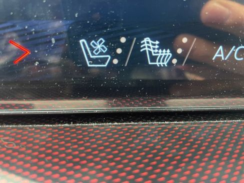 Used 2024 Chevrolet Traverse RS image 16