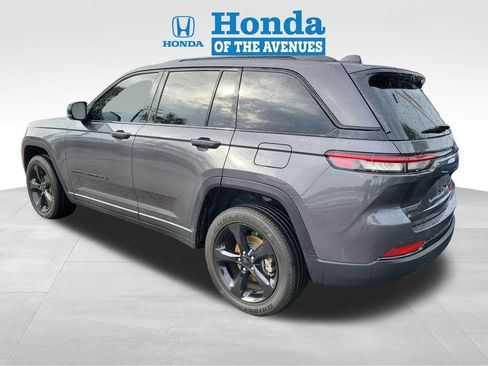 Used 2023 Jeep Grand Cherokee Altitude AWD/4WD image 3