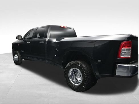Used 2022 RAM 3500 Tradesman w/ Chrome Appearance Group AWD/4WD image 3
