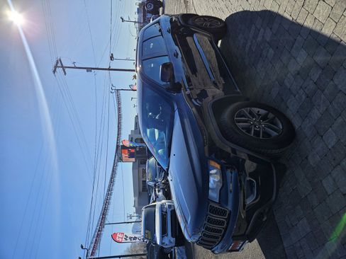 Used 2017 Jeep Grand Cherokee Limited 75th Anniversary image 3