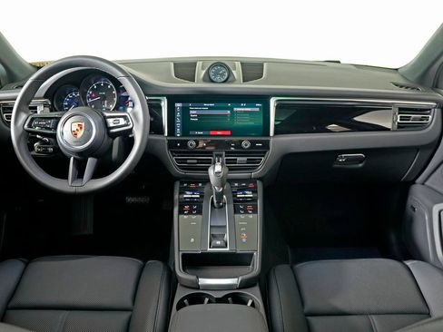 Certified 2026 Porsche Macan AWD/4WD image 19