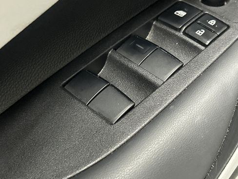 Used 2025 Toyota Corolla SE w/ Convenience Package FWD image 15