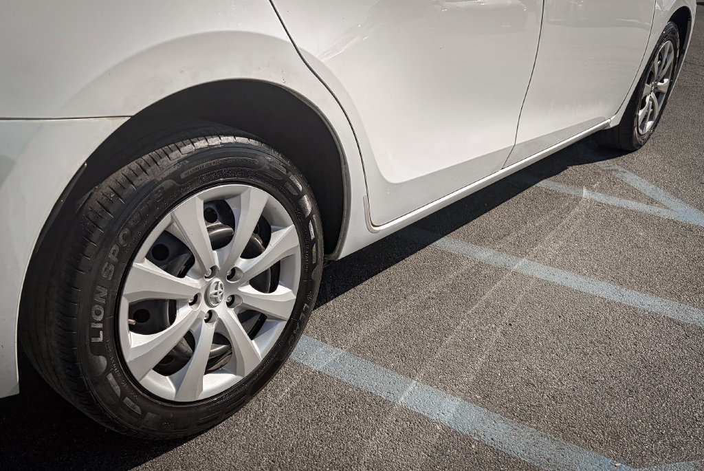 Used 2015 Toyota Corolla LE FWD image 24