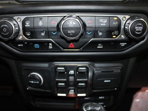 Used 2023 Jeep Wrangler Unlimited Sahara w/ Cold Weather Group image 34