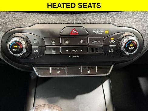 Used 2018 Kia Sorento FWD image 2
