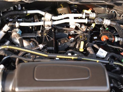 Used 2021 Ford Explorer XLT image 27