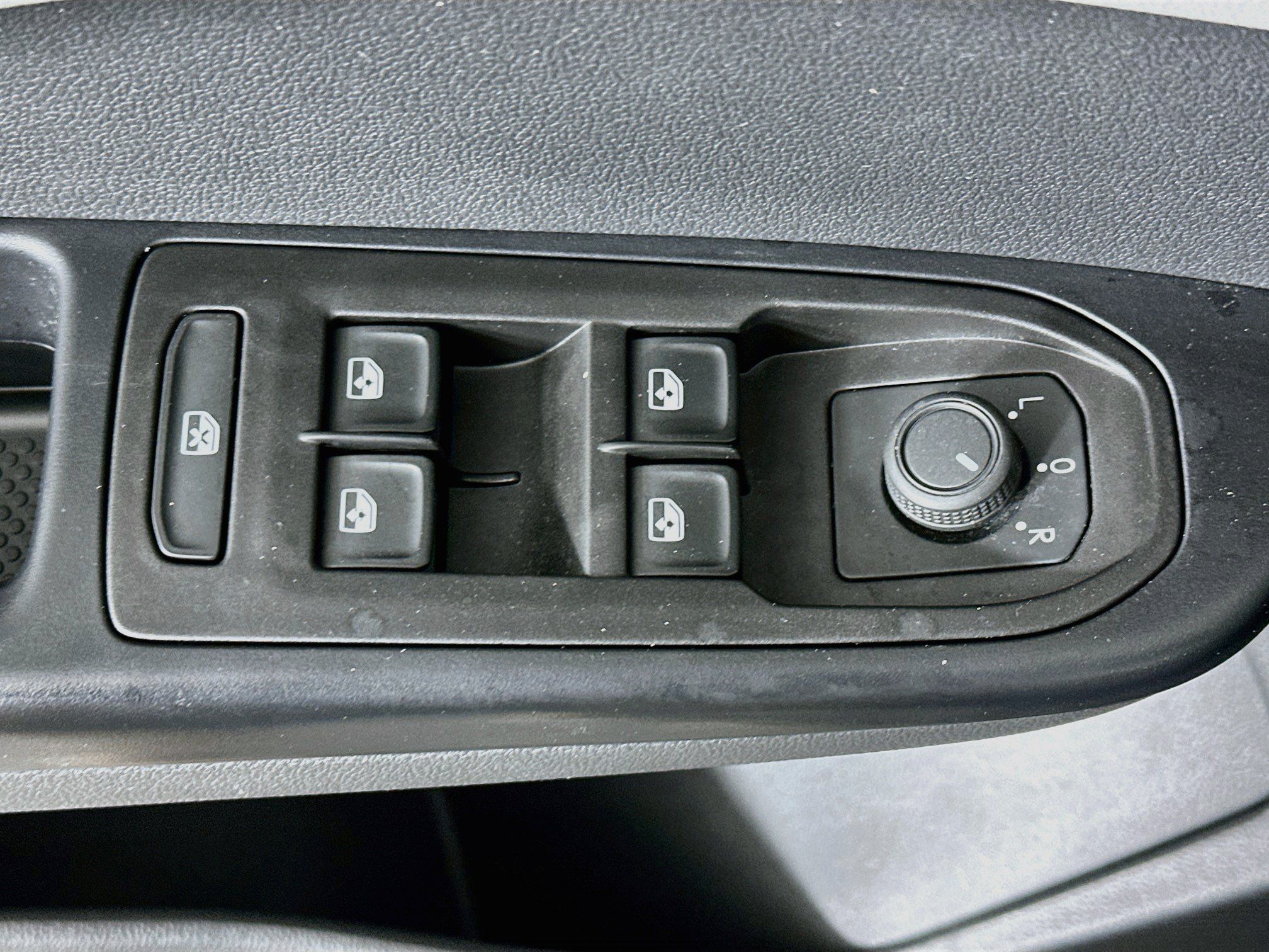 Used 2024 Volkswagen Taos S FWD image 15