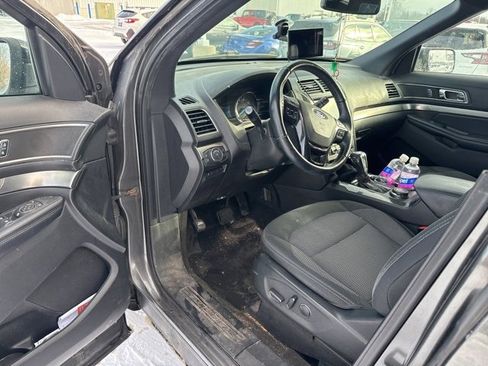 Used 2018 Ford Explorer XLT w/ Equipment Group 201A image 3