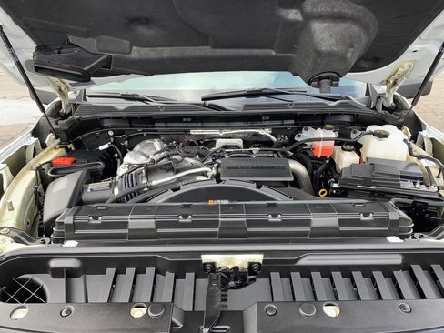 Used 2025 GMC Sierra 2500 AT4 image 32