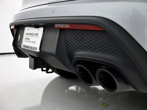 Certified 2025 Porsche Macan image 16