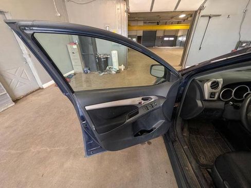 Used 2009 Pontiac Vibe w/ Preferred Package FWD image 17