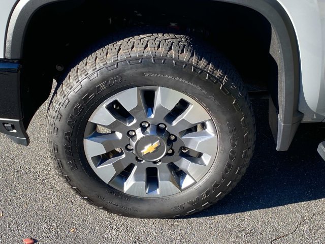 Used 2025 Chevrolet Silverado 2500 Custom w/ Custom Value Package AWD/4WD image 6