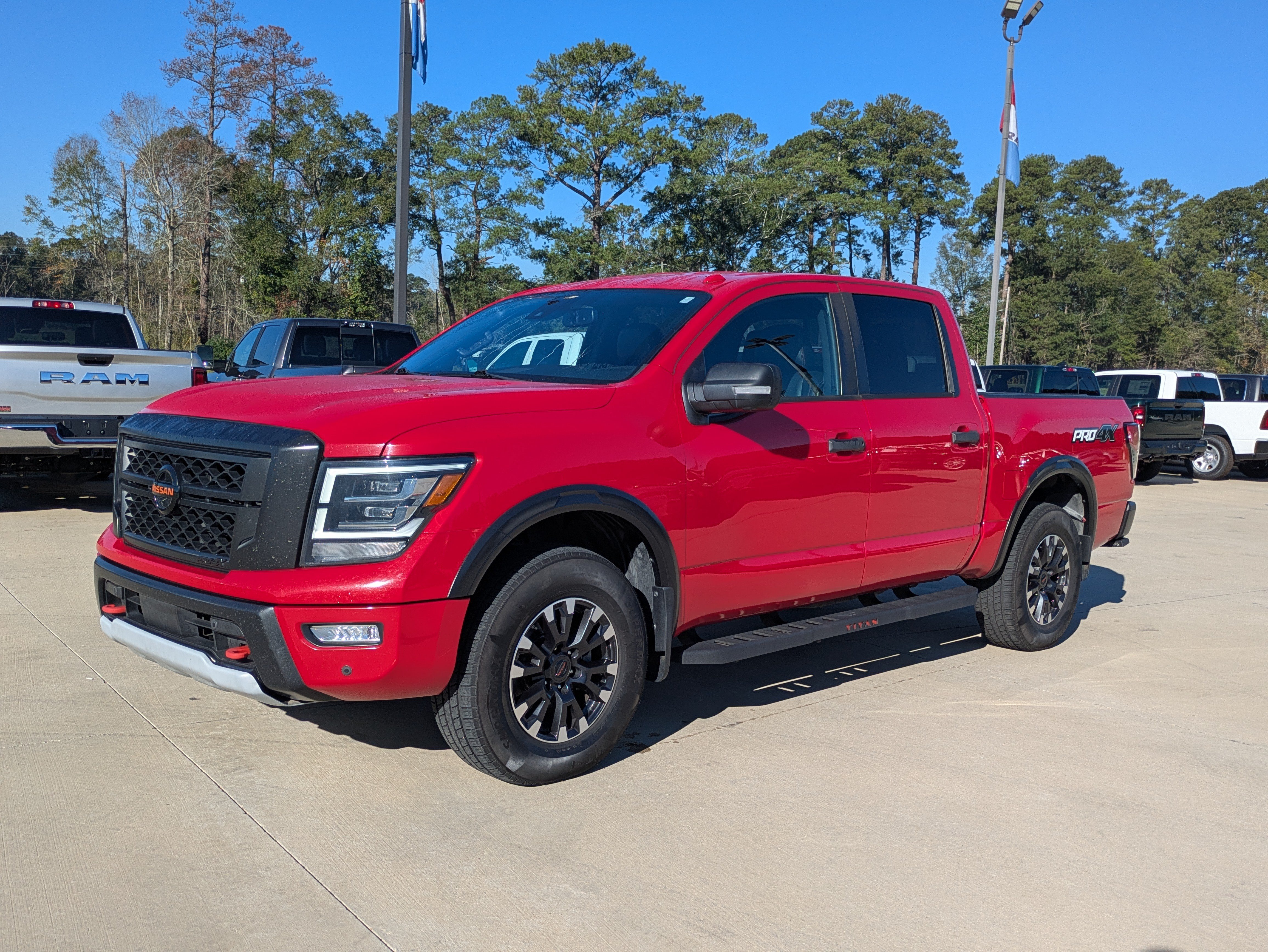 Used 2020 Nissan Titan PRO-4X w/ Pro-4x Convenience Package AWD/4WD image 1