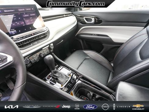 Used 2024 Jeep Compass Limited w/ Sun and Sound Group image 18