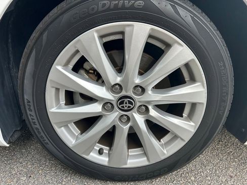 Used 2020 Toyota Camry LE FWD image 10