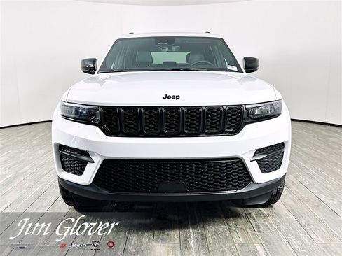 New 2025 Jeep Grand Cherokee Altitude image 2