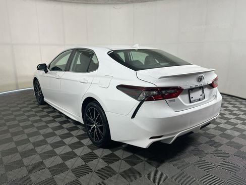 Used 2024 Toyota Camry SE w/ Convenience Package FWD image 5