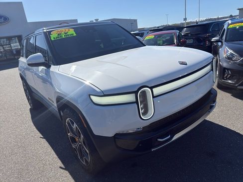 Used 2023 Rivian R1S Adventure image 9