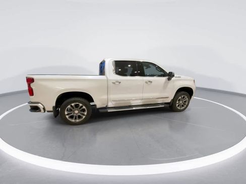 Used 2022 Chevrolet Silverado 1500 High Country w/ Technology Package image 9