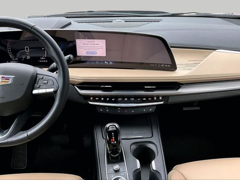 Used 2024 Cadillac XT4 Premium Luxury w/ Technology Package FWD image 7