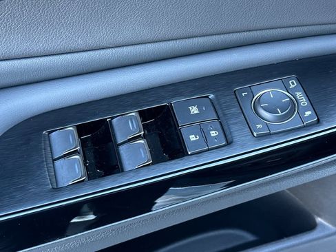 Used 2025 Lexus ES 350 w/ Premium Package image 13