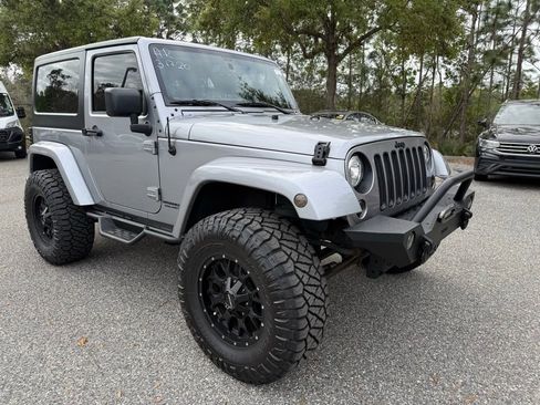 Used 2017 Jeep Wrangler Sahara image 3