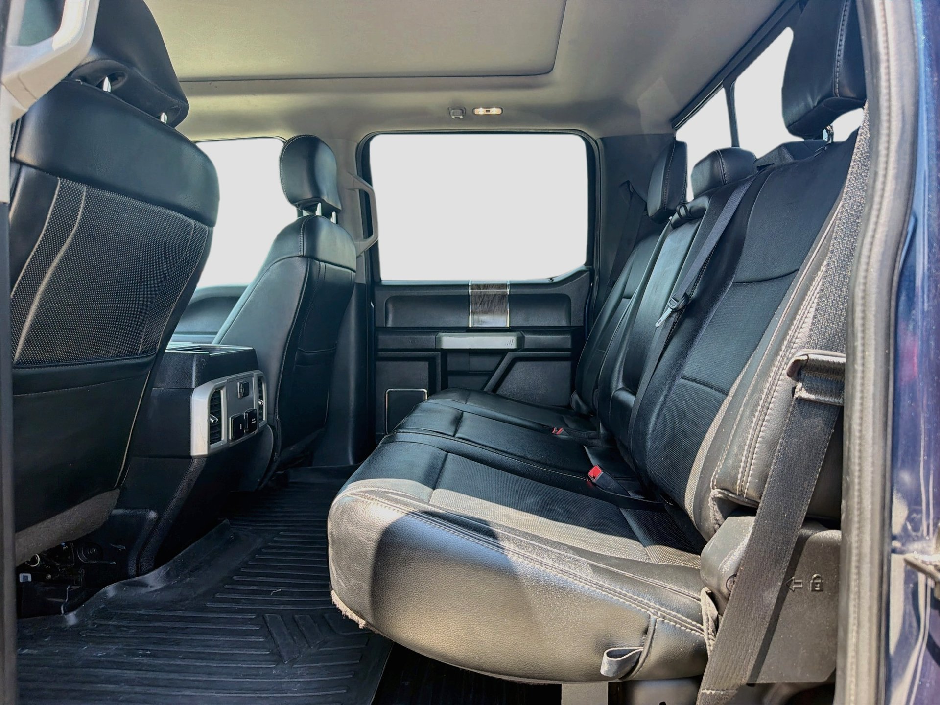 Used 2019 Ford F250 Lariat w/ Lariat Ultimate Package AWD/4WD image 29