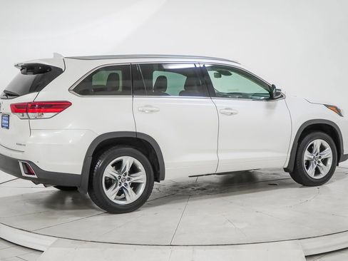 Used 2019 Toyota Highlander Limited image 14