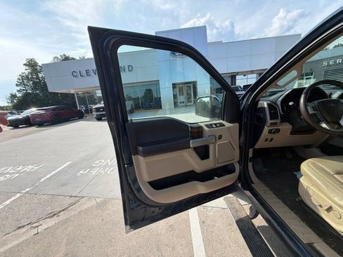 Used 2018 Ford F150 Lariat w/ Equipment Group 502A Luxury AWD/4WD image 14