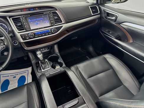 Used 2019 Toyota Highlander XLE FWD image 28