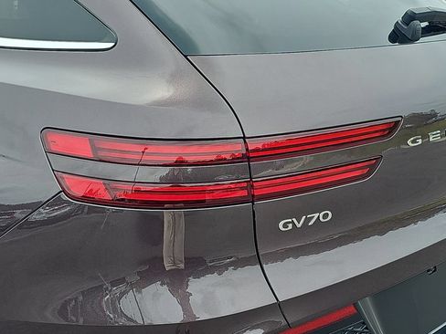 Used 2023 Genesis GV70 2.5T w/ Select Package AWD/4WD image 35