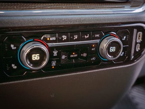 Used 2024 Chevrolet Silverado 2500 LT w/ Convenience Package image 24