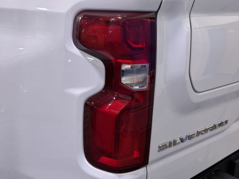 Used 2024 Chevrolet Silverado 1500 ZR2 w/ Technology Package AWD/4WD image 17